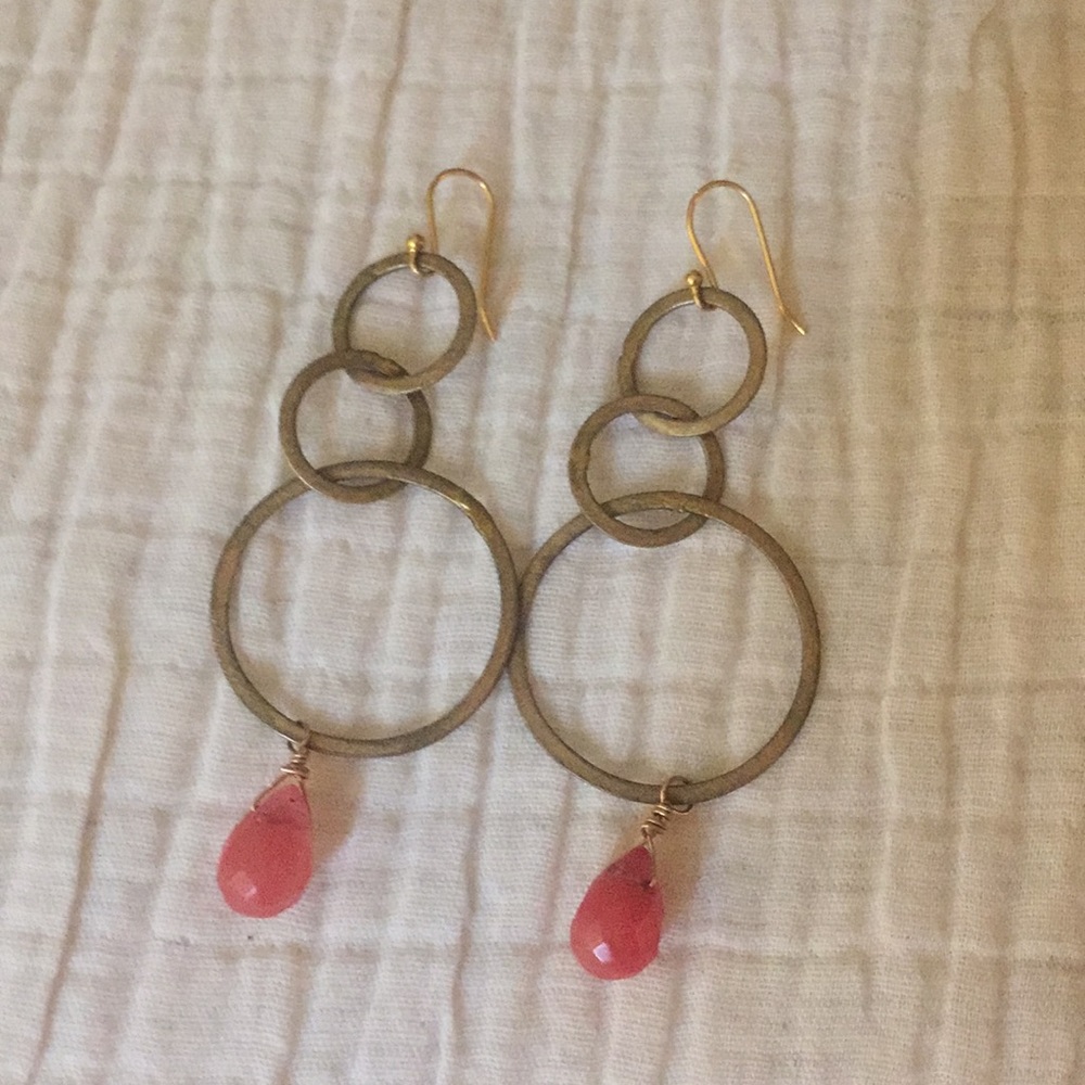 Gold circle earrings with pink stone